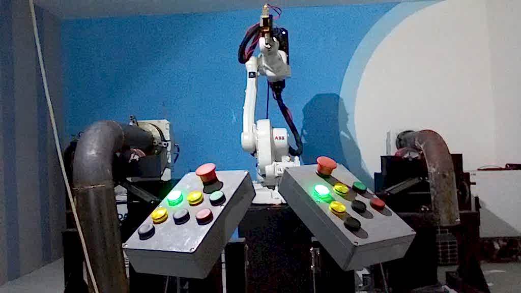 Роликоопоры сварочные, тумбы, пульт оператора для РТК ABB