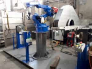 Промышленный робот для сварки корпуса редуктора