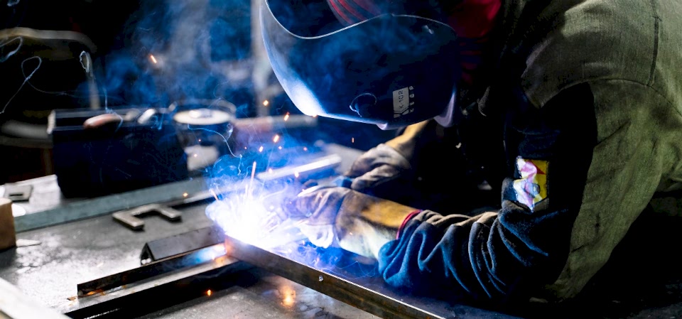 Преимущества сварщика перед роботом